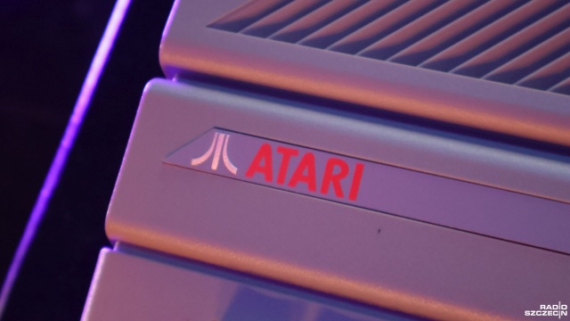 Zamiast pada trzymali w ręce klasyczny joystick, a ekran monitora zastąpił telewizor CRT - w Kołobrzegu zainaugurowano cykl turniejów w gry retro.