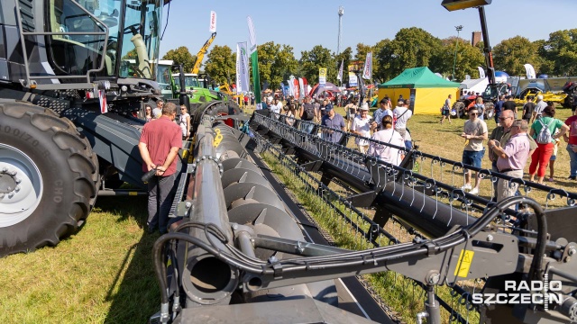 Blisko 300 wystawców, pokazy sprzętu rolniczego, zwierząt hodowlanych i roślin oraz inne atrakcje przygotowane przez organizatorów w poszczególnych strefach. Jubileuszowa, XXXV edycja Targów AGRO POMERANIA w Barzkowicach przez miniony weekend przyciągnęła tłumy odwiedzających. Świętowano również stulecie doradztwa rolniczego w Polsce.