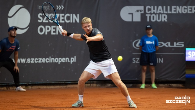 Maks Kaśnikowski od zwycięstwa rozpoczął występy w tenisowym turnieju Invest in Szczecin Open. 20-letni Polak awansował do drugiej rundy singla szczecińskiego challengera. Maks Kaśnikowski w swoim pierwszym pojedynku pokonał Holendra Jelle Selsa. Po wygranej w pierwszej partii 6:1 rywal Polaka nie przystąpił do dalszej gry z powodu problemów zdrowotnych.