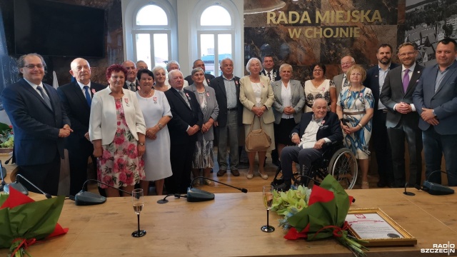 Osiem par świętujących Złote Gody uhonorował w Chojnie wojewoda zachodniopomorski, wręczając im odznaczenia Prezydenta RP za 50 lat małżeństwa.