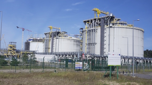W tym roku pomieszczenia tymczasowe, w przyszłym budowa nowego punktu dla Morskiego Oddziału Straży Granicznej. To rządowy plan zabezpieczenia terminalu LNG w Świnoujściu od strony Bałtyku. Budynek ma powstać na falochronie Centralnym, przy wejściu do gazoportu.
