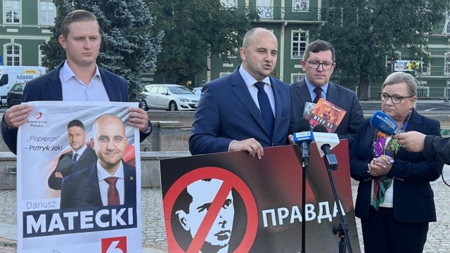 W Sejmie chcę zająć się polityką historyczną - zapowiada Dariusz Matecki, kandydat Suwerennej Polski. Jego fundacja, Ośrodek Monitorowania Antypolonizmu, od jakiegoś czasu prowadzi kampanię informacyjną dla Ukraińców w języku ukraińskim dotyczącą Stepana Bandery.