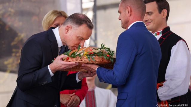 Prezydent Andrzej Duda powiedział, że problemy, które wystąpiły na rynku zboża w związku z importem z Ukrainy będą rozwiązywane na poziomie władz państwowych.
