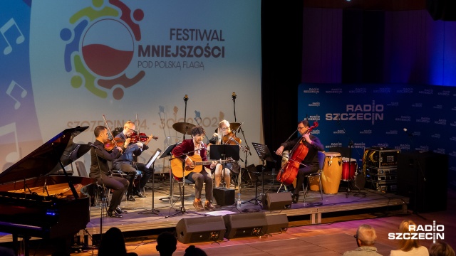 W Studiu S1 Radia Szczecin publiczność rozgrzała dawka muzyki z całego świata podczas koncertu Ole. Tak rozpoczął się Festiwal Mniejszości pod polską flagą.