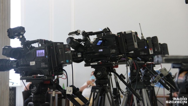 Będzie to na pewno niełatwa debata, ale cieszę się na nią - mówi premier Mateusz Morawiecki podczas kolejnego spotkania live z internautami o poniedziałkowej debacie wyborczej w TVP.