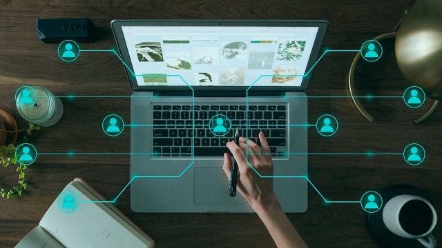 W najbliższych dniach poprzedzających wybory parlamentarne może pojawić się zwiększona liczba kampanii dezinformacyjnych oraz ataków cybernetycznych - ostrzegają służby specjalne. Takie działania mają zakłócić przygotowania i przebieg niedzielnych wyborów.