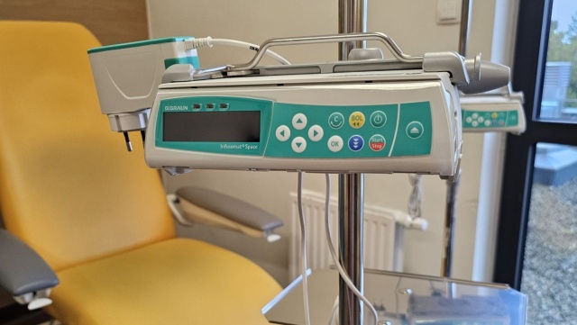 Nowoczesny pompy do podawania leków chorym na nowotwory trafiły do Zachodniopomorskiego Centrum Onkologii w Szczecinie. To dzięki darowiźnie przekazanej przez Fundację Grupy PGE.