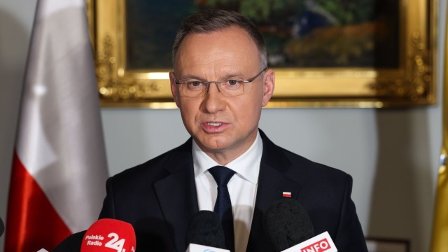 To było święto demokracji, polska demokracja jest stabilna - tak prezydent Andrzej Duda skomentował wczorajsze wybory parlamentarne w Polsce. Prezydent jest w Watykanie, gdzie bierze udział w uroczystościach Dnia Papieskiego, zorganizowanego z okazji 45. rocznicy wyboru kardynała Karola Wojtyły na papieża.