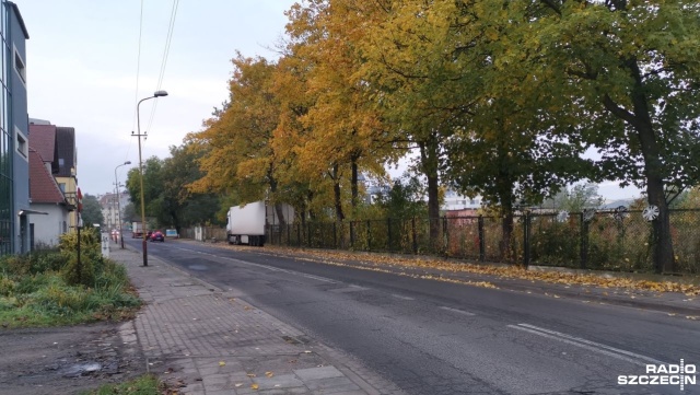 Zarząd Dróg Powiatowych ogłosił przetarg na wykonawcę prac. Podczas remontu wymieniona zostanie nawierzchnia jezdni, powstanie kanalizacja deszczowa oraz energooszczędnego oświetlenia, a także chodniki i ścieżki rowerowe.