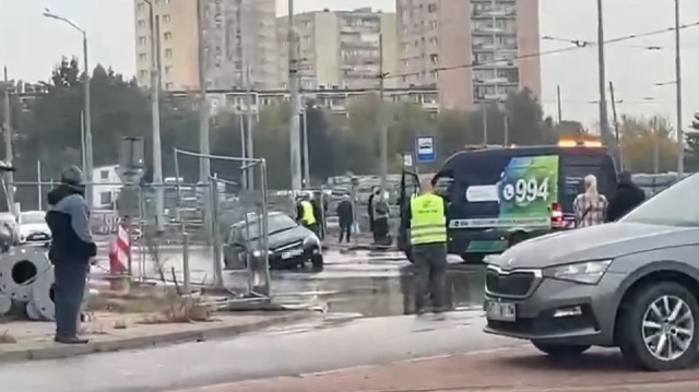 Awaria naprawiona, są jednak nadal kłopoty z przejazdem - chodzi o ulicę Smolańską na szczecińskich Pomorzanach.
