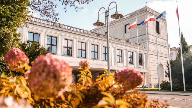 Na czwartek i piątek zaplanowane są rozmowy koalicyjne dotyczące programu przyszłego rządu. Negocjują przedstawiciele liderów Koalicji Obywatelskiej, Trzeciej Drogi i Lewicy.