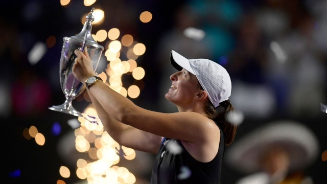 Iga świątek zwycięża w Cancun w WTA Finals i na koniec roku wraca na pierwsze miejsce rankingu WTA.