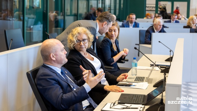 Maksymalne podniesienie stawek podatku o nieruchomości, powołanie spółki, która wybuduje w Szczecinie biogazownię czy ślubowanie dwójki nowych radnych - to jedne z punktów wtorkowej sesji szczecińskiej Rady Miasta.