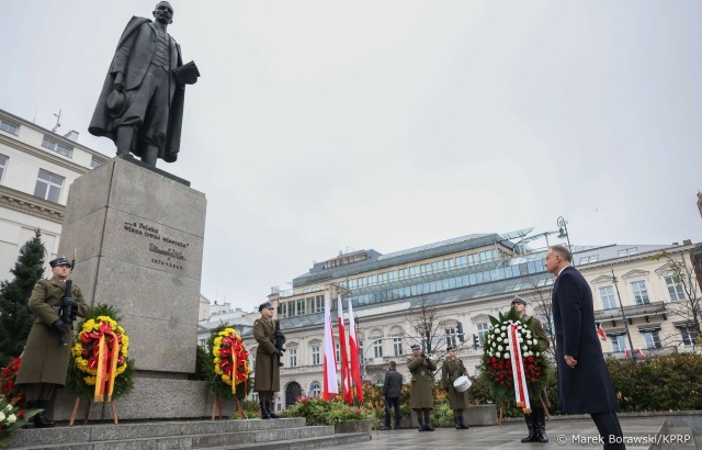 Prezydent Andrzej Duda powiedział, że o niepodległość walczyć należy nie tylko siłą, ale i mądrością.