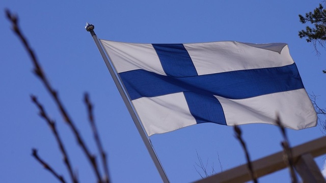 W nocy Finlandia zamknęła część przejść granicznych z Rosją, żeby uniemożliwić przedostawanie się nielegalnych imigrantów. Helsinki oskarżyły Kreml o prowokowanie kryzysu migracyjnego.