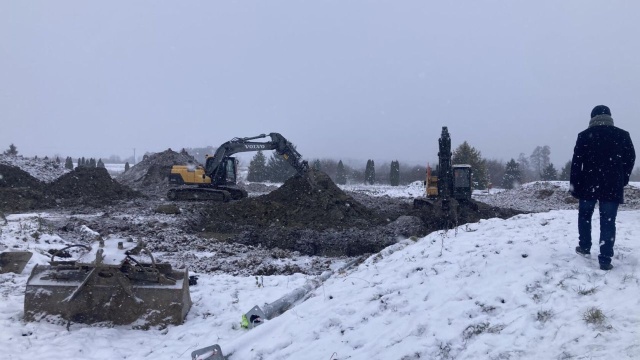 Latem przyszłego roku ma być gotowa zmodernizowana oczyszczalnia ścieków w Darłowie. Mimo mroźnej aury, prace trwają.