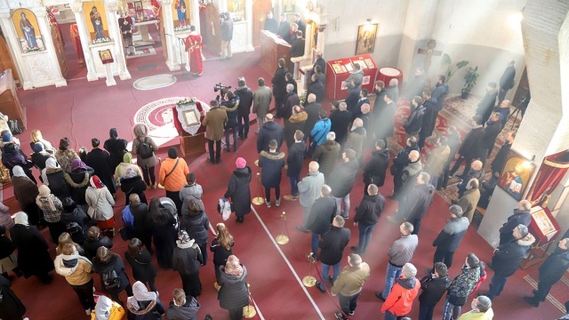 Rosyjska Cerkiew propaguje ideologię wojny wśród dzieci. Radio Swoboda zwróciło uwagę, że na stronach internetowych wydawnictwa moskiewskiego patriarchatu pojawiła się książka zatytułowana Żyć i ojczyźnie służyć. W publikacji zamieszczono przysłowia, cytaty i różne wypowiedzi dotyczące służby wojskowej, wojny i tak zwanych wrogów Rosji.