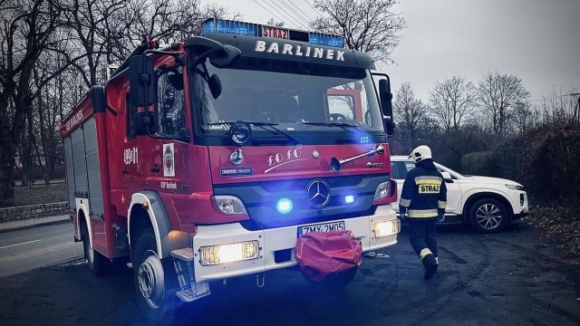 Wszystko działo się około godziny 8:00. Ratownicy zajęli się rowerzystą, odniósł tylko niegroźne obrażenia. Na miejscu są służby.