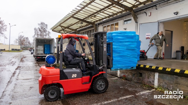 Kolejny transport z pomocą humanitarną rusza ze Szczecina na wschód Ukrainy. Tym razem jest to kilkanaście ton żywności dla dzieci, jak i około 500 świątecznych paczek dla najmłodszych.