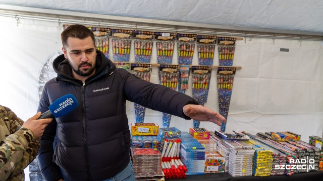Ruszyły przygotowania do tegorocznego Sylwestra. Jak co roku towarzyszy im pojawienie się dodatkowych stoisk handlowych z fajerwerkami.
