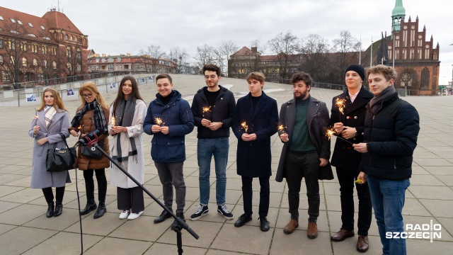 Jak co roku, przed Sylwestrem pojawiają się apele o nieodpalanie fajerwerków i petard zwiastujących Nowy Rok.