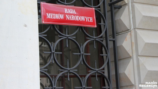 Rada Mediów Narodowych przyjęła 30 grudnia uchwałę w sprawie przyjęcia stanowiska dotyczącego skuteczności prawnej zmian w spółkach mediów publicznych dokonanych przez ministra kultury 19 grudnia 2023 r. oraz 27 i 29 grudnia 2023 r.
