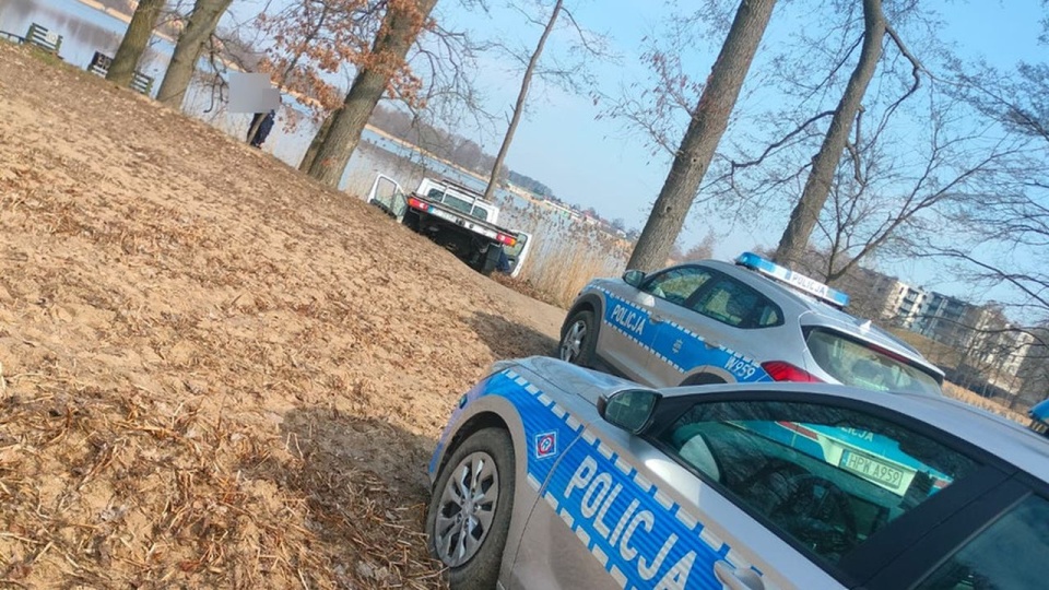 Policjanci chcieli zatrzymać pojazd do kontroli. Kierowca zdecydował się na ucieczkę.... źródło: https://zachodniopomorska.policja.gov.pl