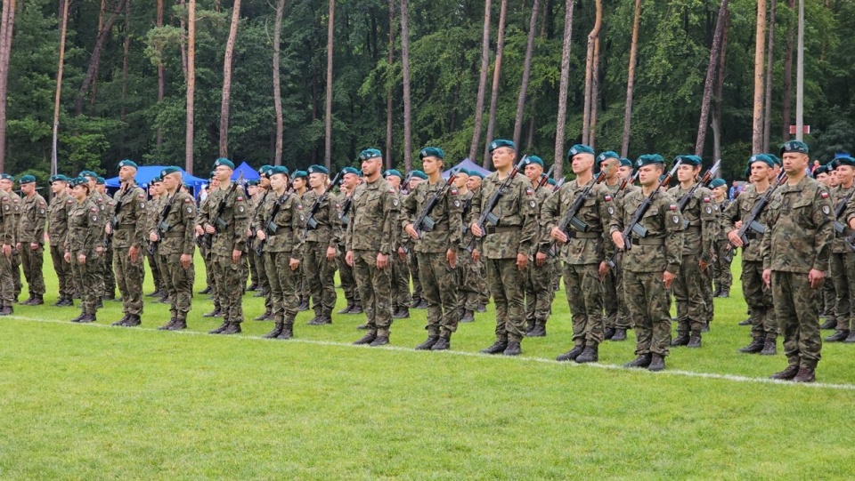 Prawie 200 nowych żołnierzy Dobrowolnej Zasadniczej Służby Wojskowej złożyło dziś swoją przysięgę w Złocieńcu. Fot. słuchacz Radia Szczecin