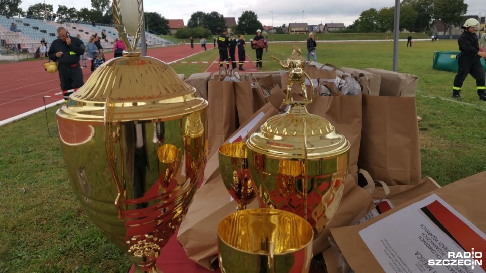 Pierwsze miejsce na podium zajęła OSP w Suchaniu. Kolejne przypadły jednostki z Dobrzan, Wapnicy i Żarowa. Fot. Marek Synowiecki [Radio Szczecin]