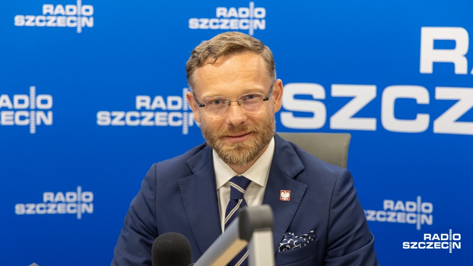 Wojewoda zachodniopomorski Zbigniew Bogucki w programie "Wszystko na gorąco" mówił, że "to bardzo ważna sprawa dla Szczecina". Fot. Robert Stachnik [Radio Szczecin]