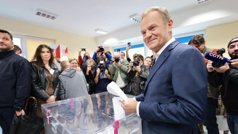 Donald Tusk podczas wieczoru wyborczego dziękował wszystkim, którzy z nim sympatyzowali. źródło: https://twitter.com/donaldtusk