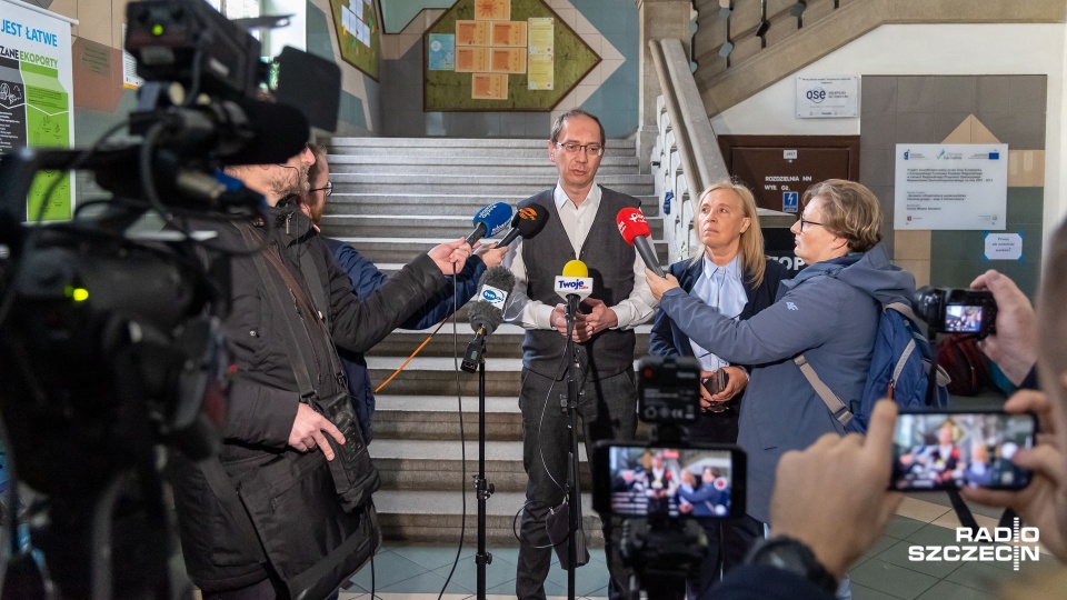 Radni z KO spotkali się dzisiaj z dyrekcją, aby przedyskutować temat. Zdaniem Urszuli Pańki montaż kamer był błędem. Fot. Robert Stachnik [Radio Szczecin]