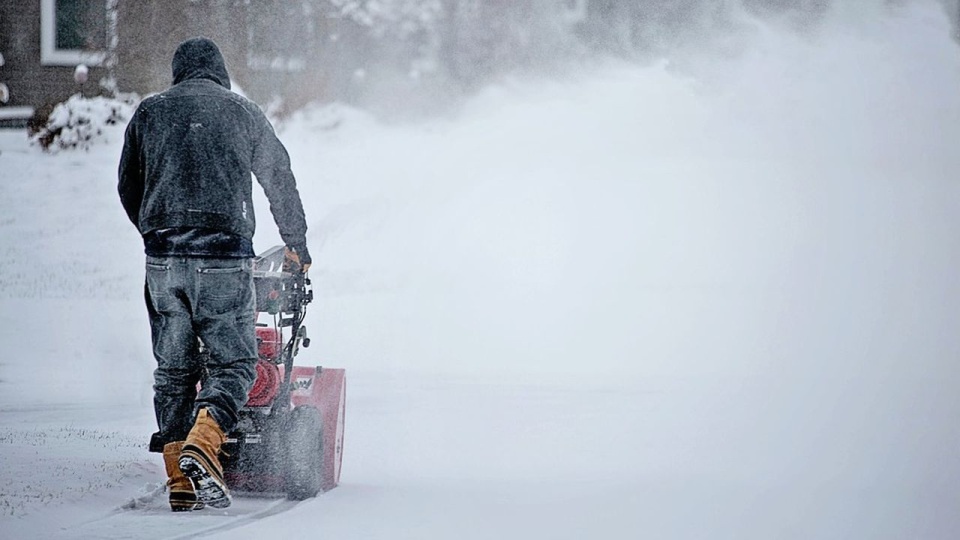 Ogółem wichury wraz ze śnieżycami i ulewnymi deszczami pozbawiły prądu blisko 1,5 tysiąca miejscowości w 17 obwodach Ukrainy. źródło: https://pixabay.com/pl/7676129/JillWellington/CC0 - domena publiczna