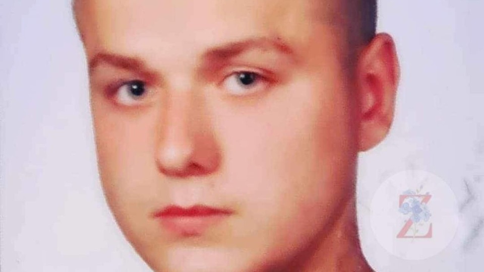 Mężczyzna ma 165 cm wzrostu, jest otyły, łysy i ma niebieskie oczy. źródło: https://szczecin.policja.gov.pl/szm/dzialania-policji/aktualnosci/59156,Znasz-miejsce-pobytu-Cezarego-Jaromirskiego-Skontaktuj-sie-z-policjantami-z-Komi.html