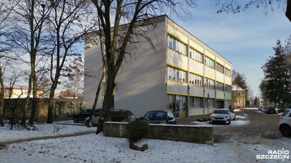 Ewa Pilarczyk, wiceprezes Spółdzielni Mieszkaniowej przyznaje, że stosowne ostrzeżenia umieszczono na klatkach schodowych w budynkach. Marek Synowiecki [Radio Szczecin]