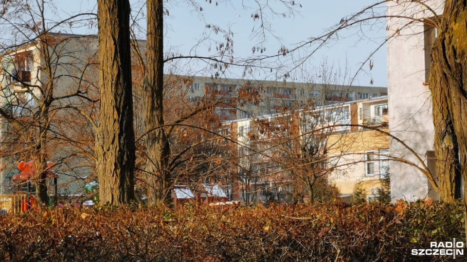 Ewa Pilarczyk, wiceprezes Spółdzielni Mieszkaniowej przyznaje, że stosowne ostrzeżenia umieszczono na klatkach schodowych w budynkach. Marek Synowiecki [Radio Szczecin]