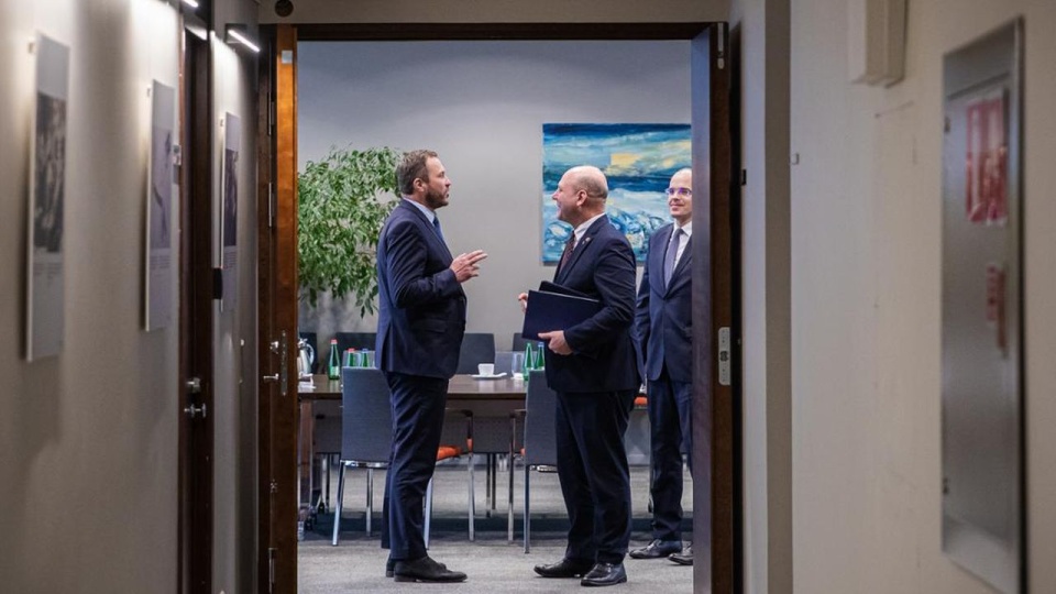 W ubiegłym tygodniu minister Szynkowski vel Sęk odbył szereg rozmów w europejskich stolicach w sprawie proponowanych zmian traktatowych w Unii Europejskiej. źródło: https://www.gov.pl