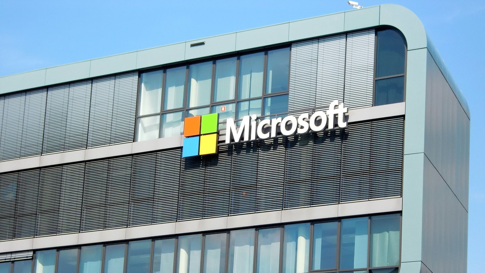 Microsoft przeszkoli do końca 2025 roku milion Polaków w zastosowaniu sztucznej inteligencji.