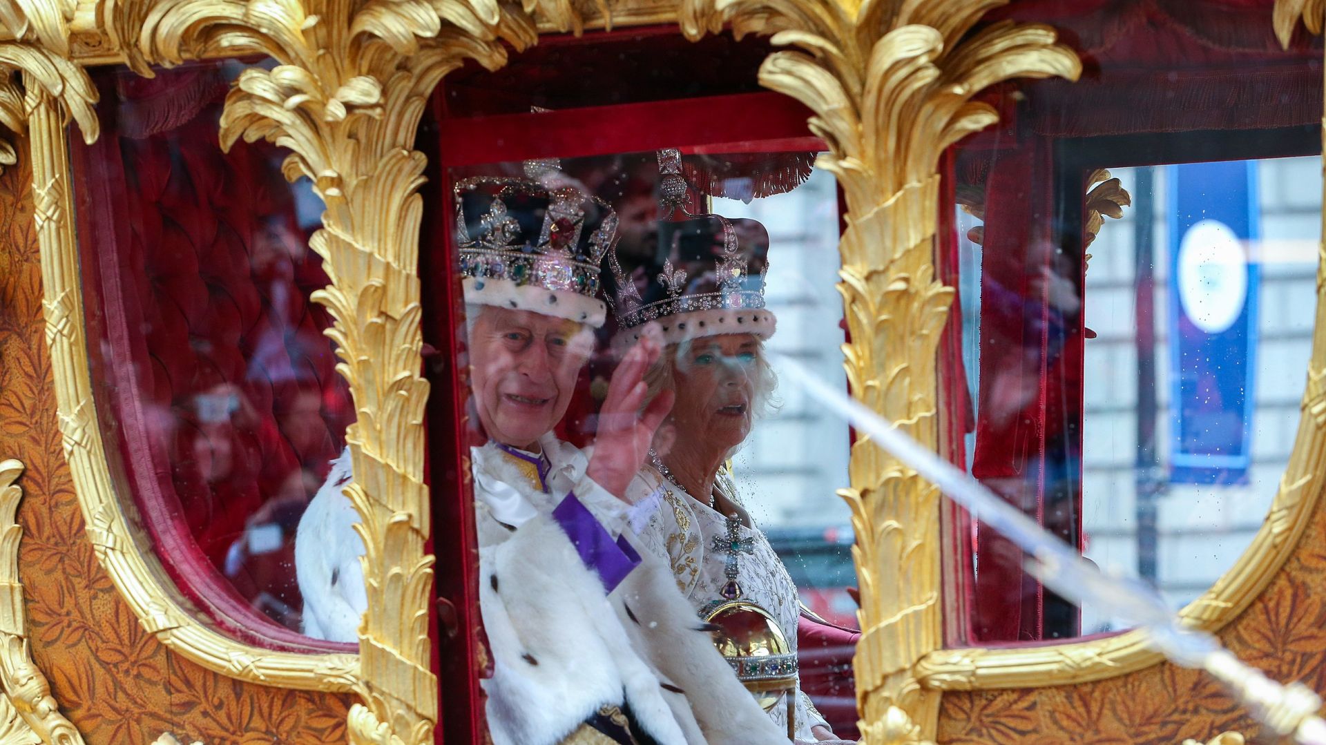 W zeszłym miesiącu u monarchy zdiagnozowano raka, co zmusiło go do tymczasowego odejścia z życia publicznego i podjęcia leczenia.