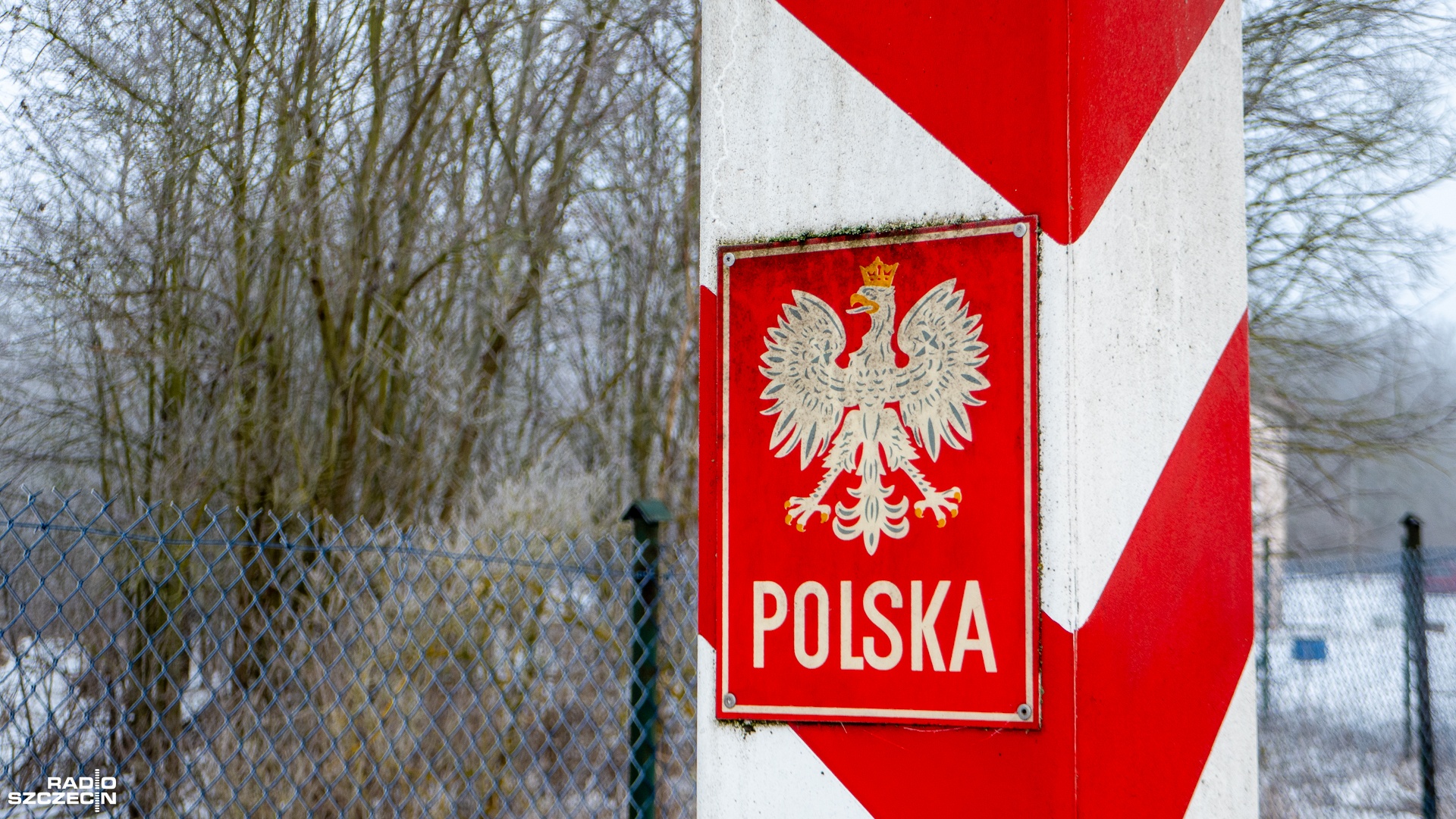 Cykliczne kontrole na granicy z Niemcami - wprowadzone od października ubiegłego roku - mają przeciwdziałać nielegalnej migracji. To temat wrażliwy i oburzający szczególnie kierowców przez tworzące się korki na przejściach granicznych m.in. w Kołbaskowie.