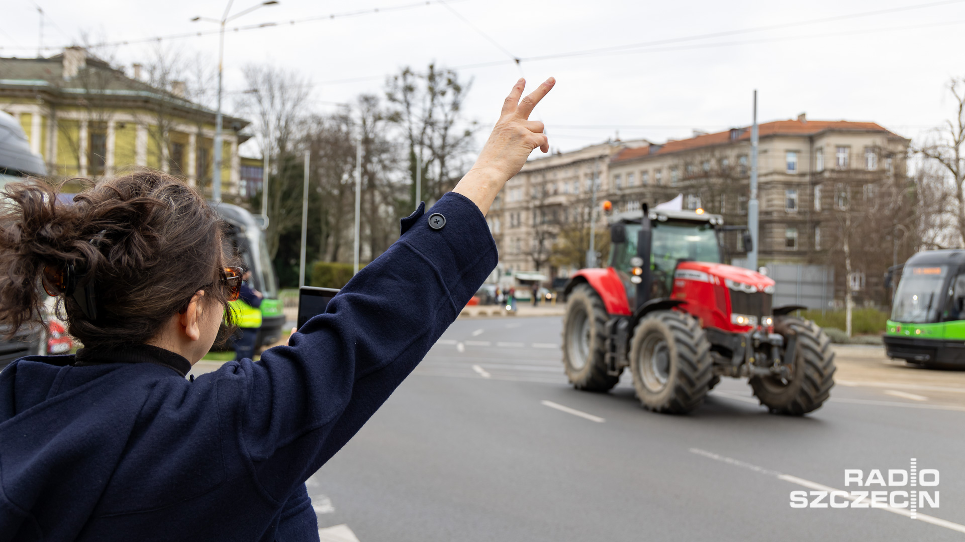 Rolnicy protestowali w całym kraju, zorganizowali ponad pół tysiąca pikiet. W różnych regionach na drogi wyjechały ciągniki i sprzęt rolniczy.