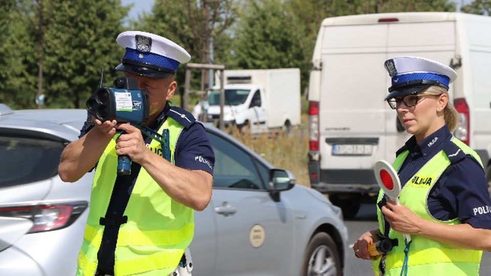 11 kierujących pod wpływem alkoholu i środków odurzających oraz blisko 180 piratów drogowych, którzy przekroczyli dopuszczalną prędkość - tak szczecińscy policjanci podsumowali pierwszy weekend wakacji.