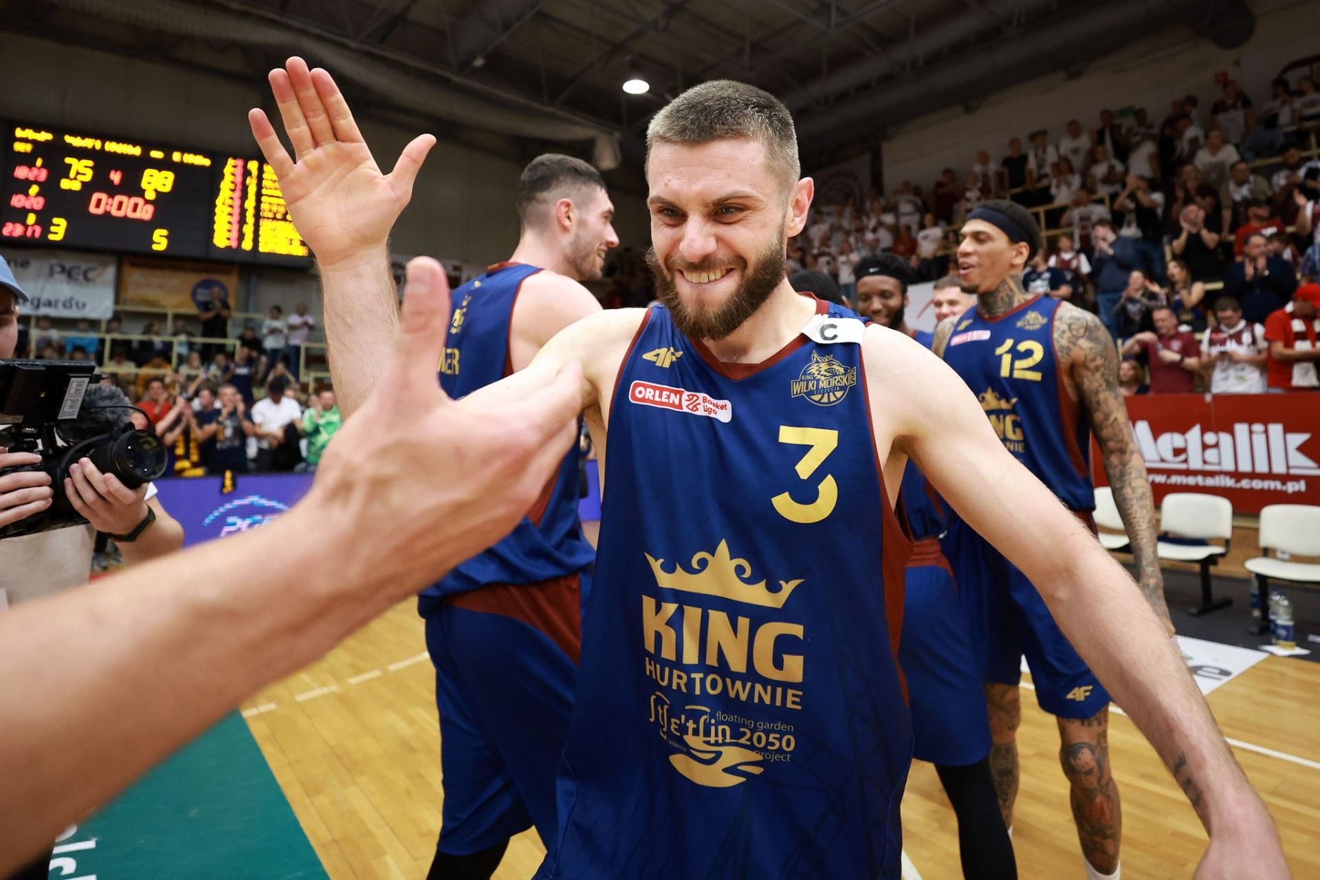 Koszykarze Kinga Szczecin wyruszyli w czwartek w podróż do Trójmiasta na finałowe mecze z Treflem Sopot o mistrzostwo Polski.