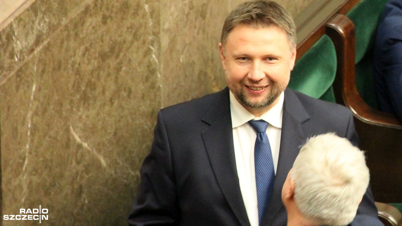 Środowiska związane z Grzegorzem Braunem i Robertem Bąkiewiczem przyczyniają się do zaostrzania sporów historycznych i politycznych - ocenił minister spraw wewnętrznych i administracji Marcin Kierwiński.