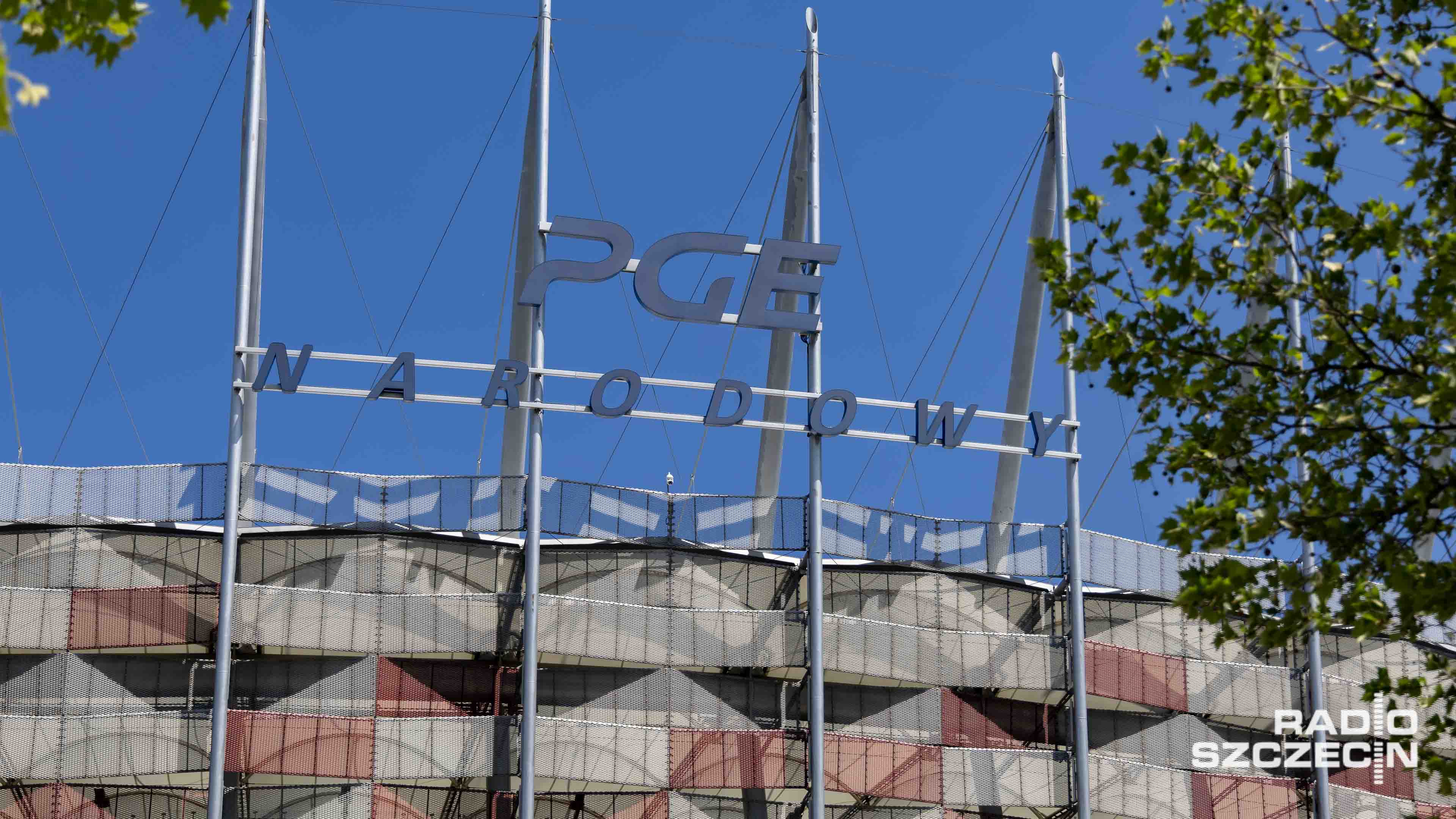 Tłumy kibiców gromadzą się przed Stadionem Narodowym w Warszawie, gdzie polscy piłkarze zagrają w środę towarzysko z Nigerią.