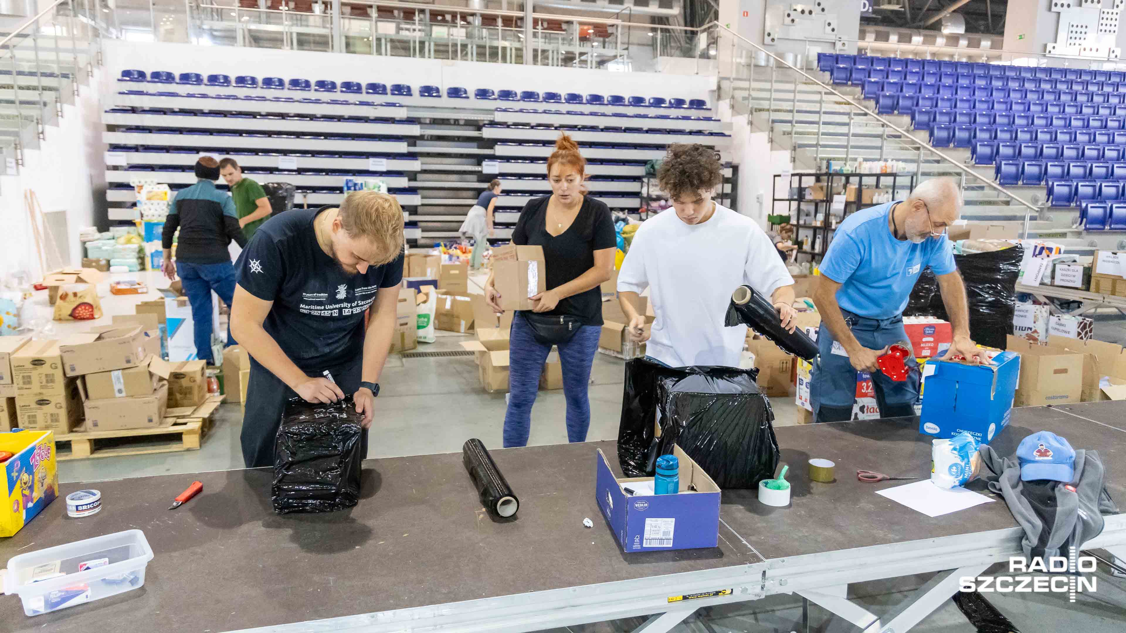 Pierwsza ciężarówka wypełniona darami dla powodzian dotarła już ze Szczecina do Kłodzka. Kolejna około południa ma dojechać na południe Polski - tym razem do Ząbkowic Śląskich.