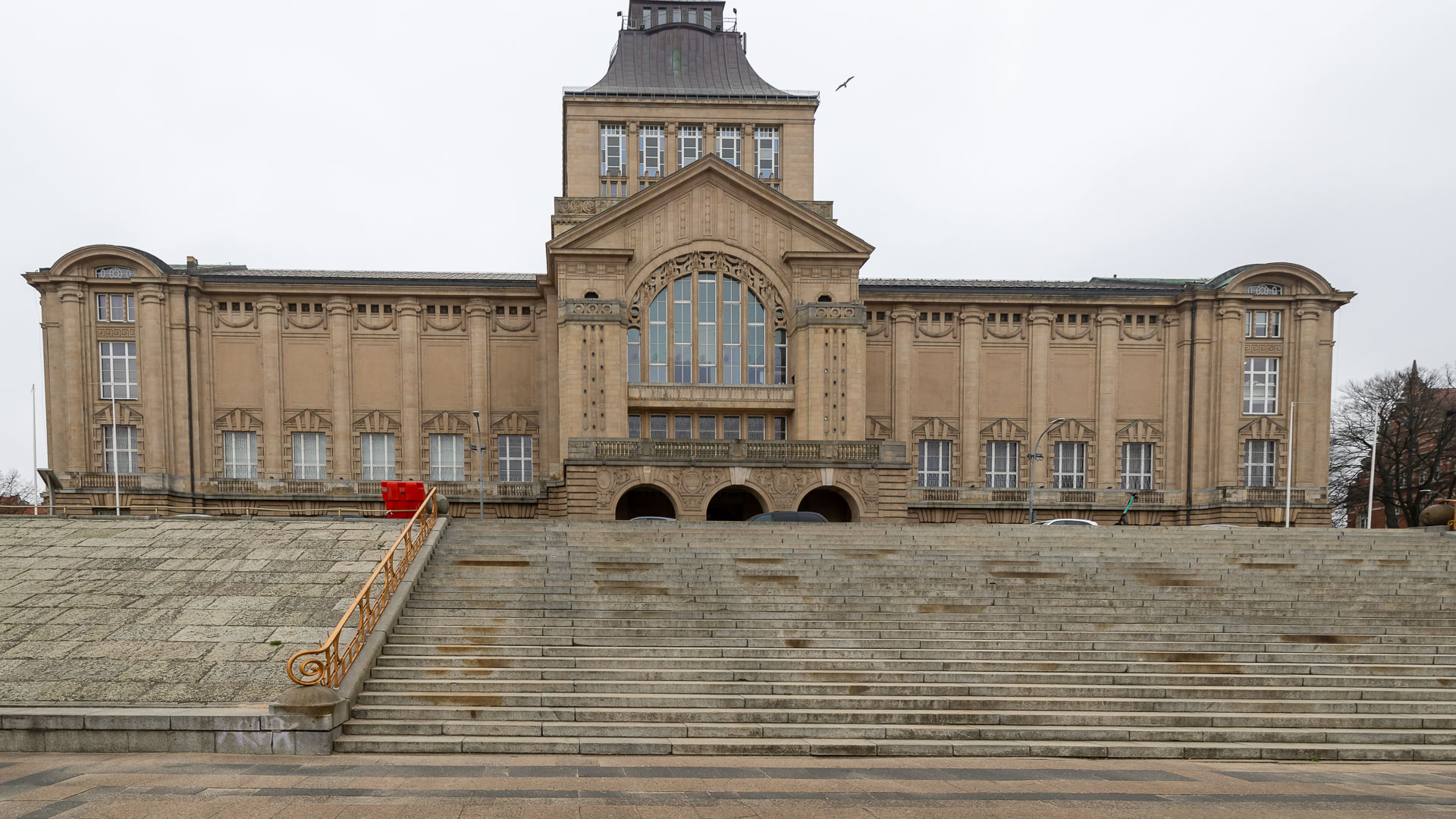 Będzie analiza lokalizacji oraz studium wykonalności pod budowę nowego obiektu dla Muzeum Narodowego i Teatru Współczesnego. Zgodzili się na to szczecińscy radni. Chodzi o koncepcję tzw. Kwartału Kultury, który miałby stanąć na Wałach Chrobrego za gmachem muzeum.