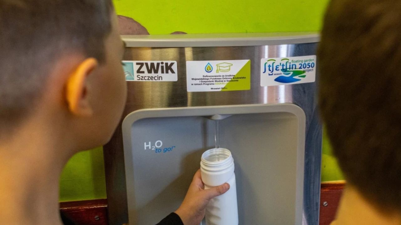 Kolejne poidełka w szczecińskich szkołach. W podstawówkach, szkołach średnich i na uczelniach Zakład Wodociągów i Kanalizacji zainstaluje 25 nowych urządzeń. Do tej pory działa ich ponad 80.