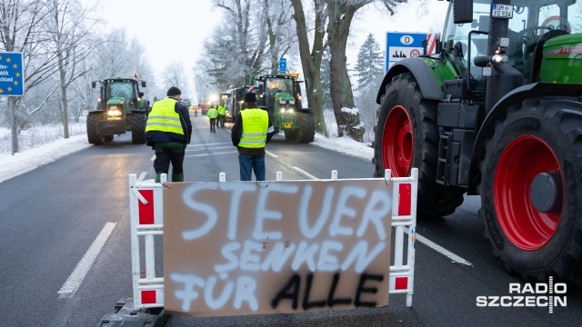 Fot. Robert Stachnik [Radio Szczecin] Niemieccy rolnicy blokują przejazd przez granicę [WIDEO, ZDJĘCIA]