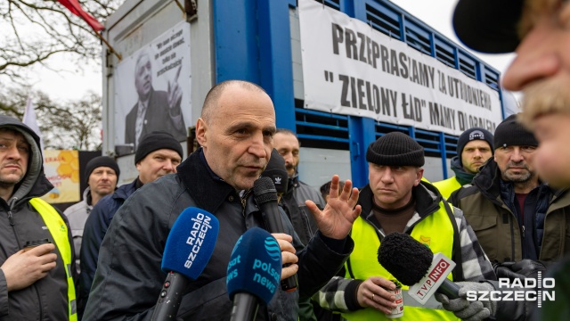 Fot. Robert Stachnik [Radio Szczecin] Rolnicy spotkali się z wojewodą, a potem zablokowali S3 [WIDEO, ZDJĘCIA]